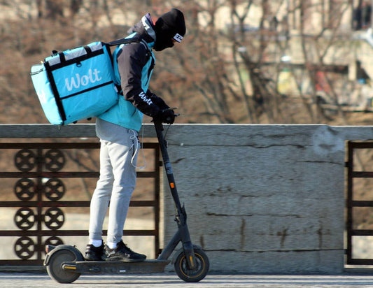 Why Bikes and Scooters Are the Best Choice for Food Delivery